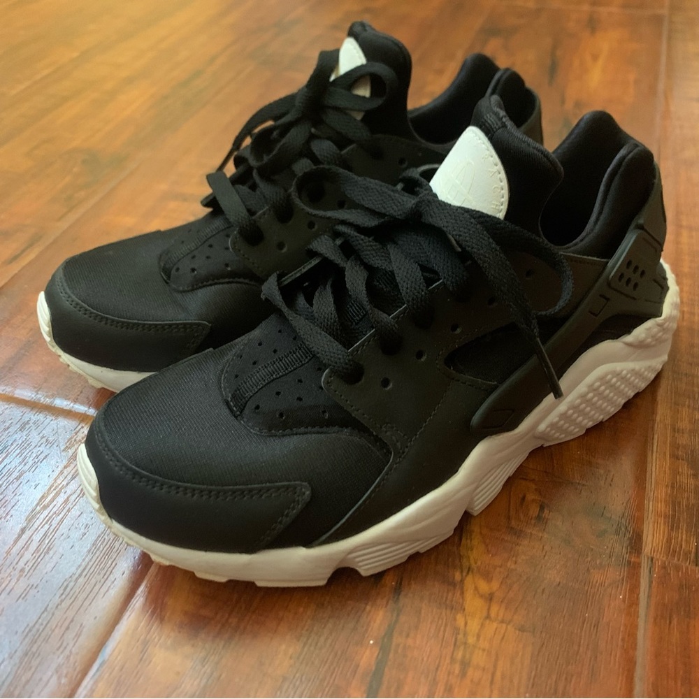 Women’s Nike Air Huarache Run Size 8